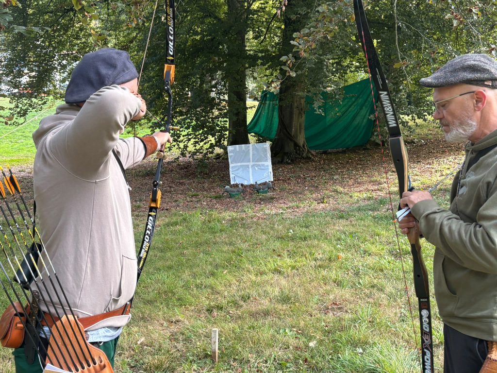 Archers en action sur le parcours de tir à l'arc 3D de Gorcy