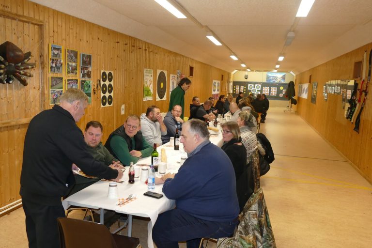 Abendessen im Vereinshaus – 3D Indoor 2019, Arrowclub Dudelange