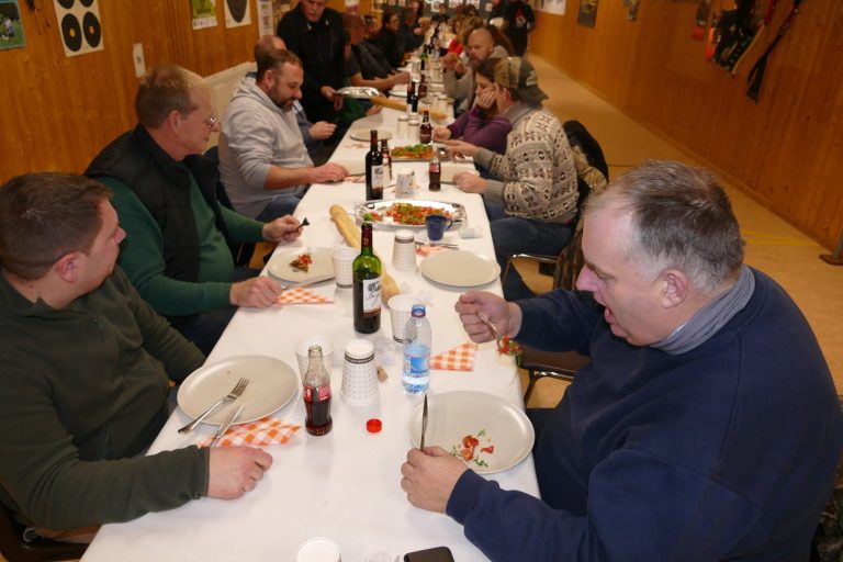 Abendessen im Vereinshaus – 3D Indoor 2019, Arrowclub Dudelange