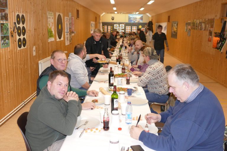 Abendessen im Vereinshaus – 3D Indoor 2019, Arrowclub Dudelange