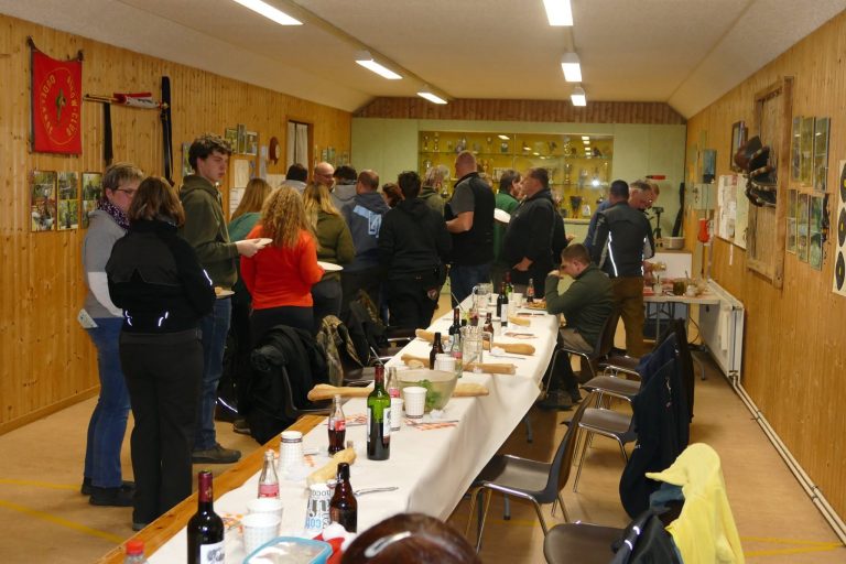 Abendessen im Vereinshaus – 3D Indoor 2019, Arrowclub Dudelange