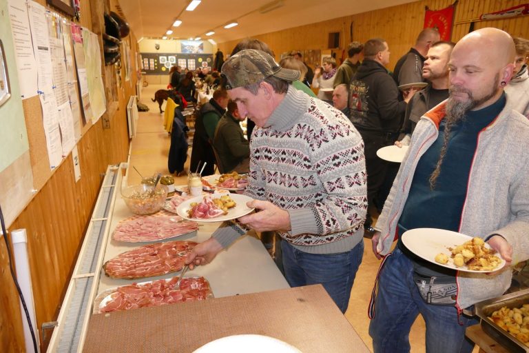Abendessen im Vereinshaus – 3D Indoor 2019, Arrowclub Dudelange