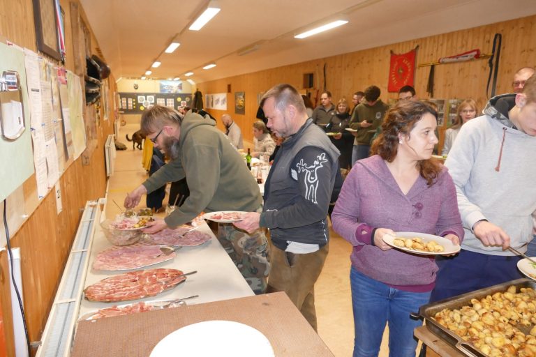 Abendessen im Vereinshaus – 3D Indoor 2019, Arrowclub Dudelange