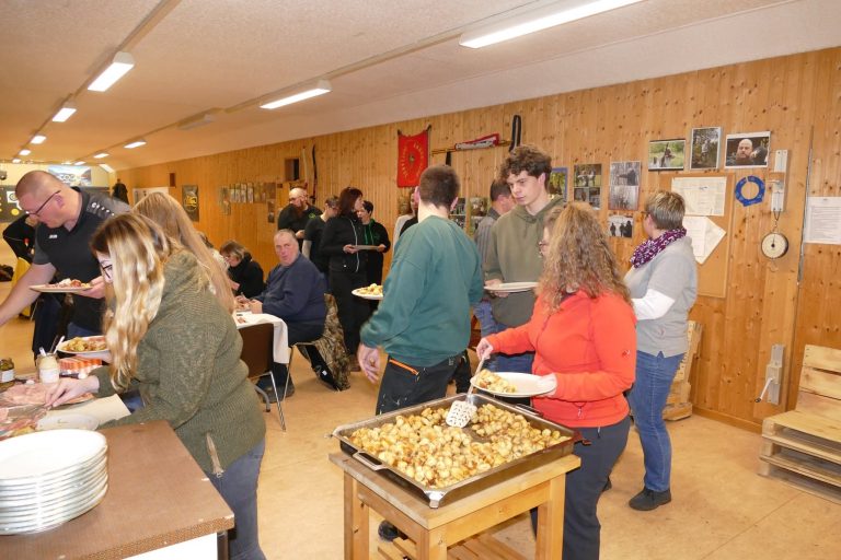 Abendessen im Vereinshaus – 3D Indoor 2019, Arrowclub Dudelange