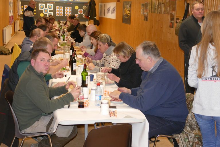 Abendessen im Vereinshaus – 3D Indoor 2019, Arrowclub Dudelange