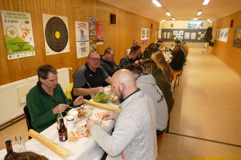 Abendessen im Vereinshaus – 3D Indoor 2019, Arrowclub Dudelange