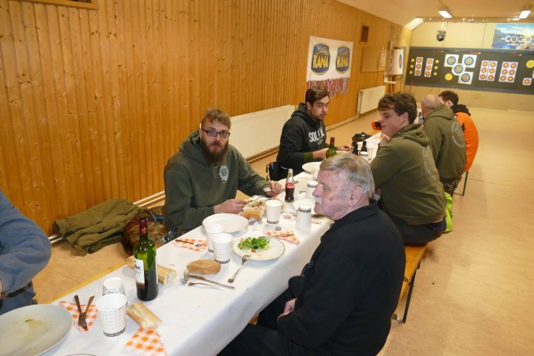 Abendessen im Vereinshaus – 3D Indoor 2019, Arrowclub Dudelange