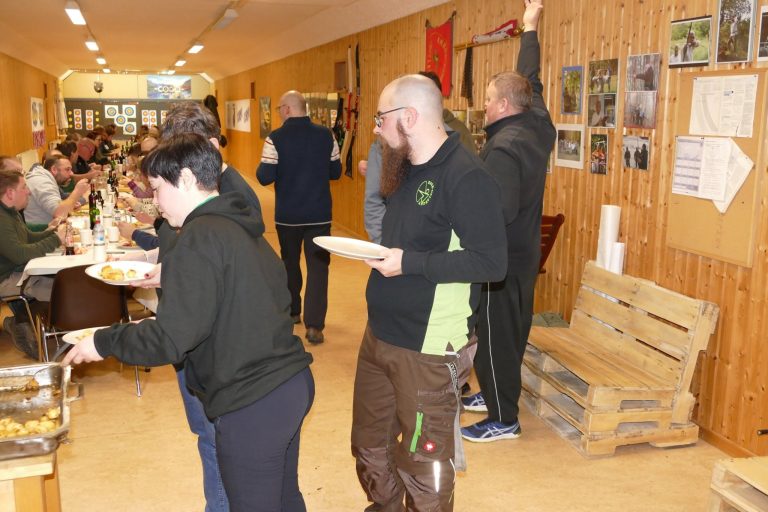 Abendessen im Vereinshaus – 3D Indoor 2019, Arrowclub Dudelange