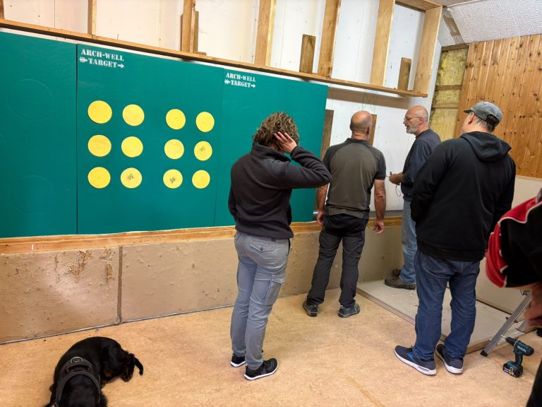 Kontrolle an der neuen Wand – Neue Scheiben in der Indoor-Halle 2026, Arrowclub Dudelange